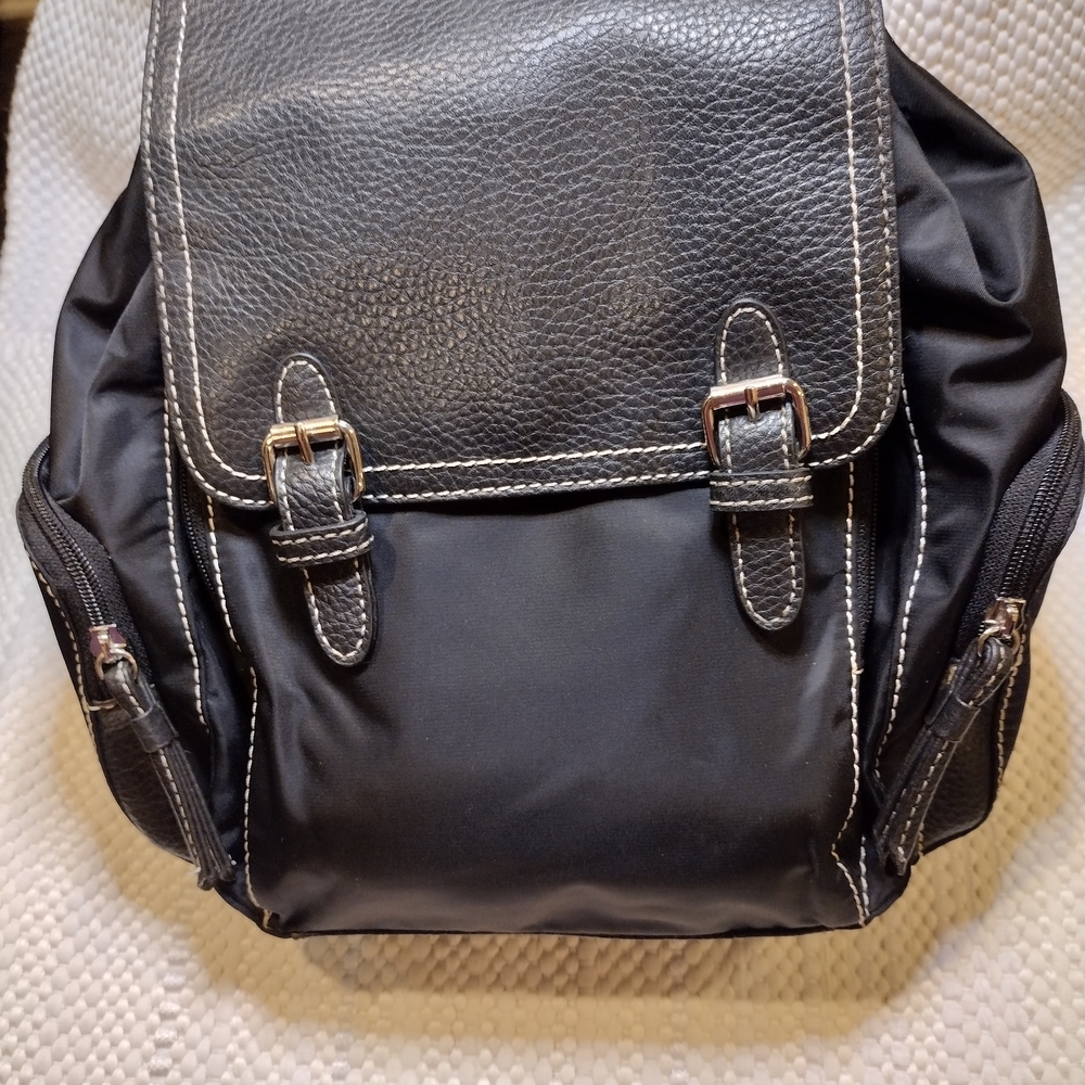 Liz Claiborne Pebbled Black Shoulder Or BookBag